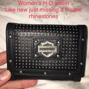 Women’s black leather H-D wallet